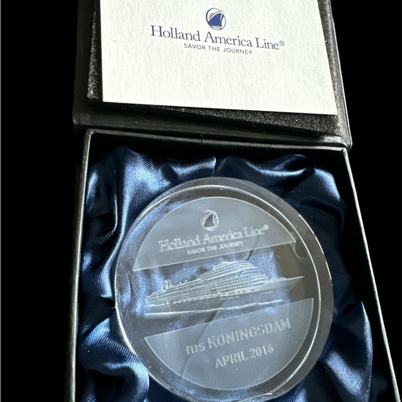 Holland America Line Ms Koningsdam inaugural glass coin, nib - Picture 5 of 5